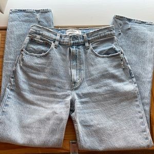 A&F CURVE LOVE Size 27S/4S 90s Ultra High Rise Straight Jeans